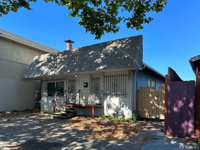 2727 San Pablo Avenue, House other with 3 bedrooms, 1 bathrooms and 1 parking in Berkeley CA | Image 1