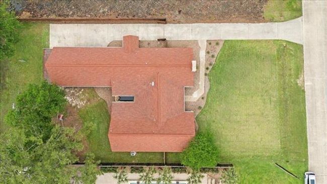 1010 Yaupon Trl, House other with 5 bedrooms, 3 bathrooms and 3 parking in Sour Lake TX | Image 30