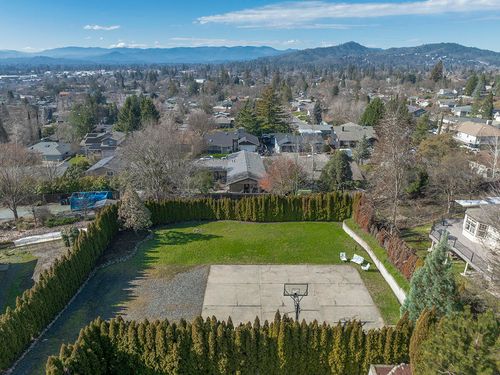 840 Ne Tokay Heights, Grants Pass, OR, 97526 | Card Image