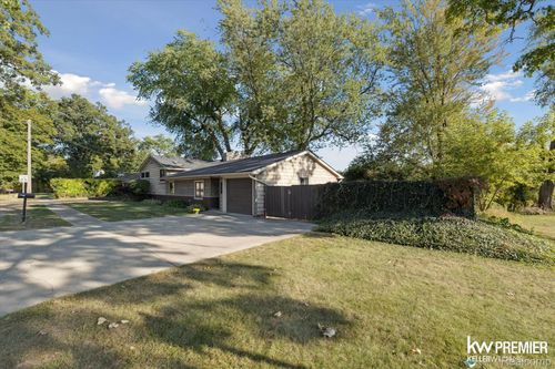 6015 Rowley Blvd, Waterford Twp, MI, 48329-3255 | Card Image