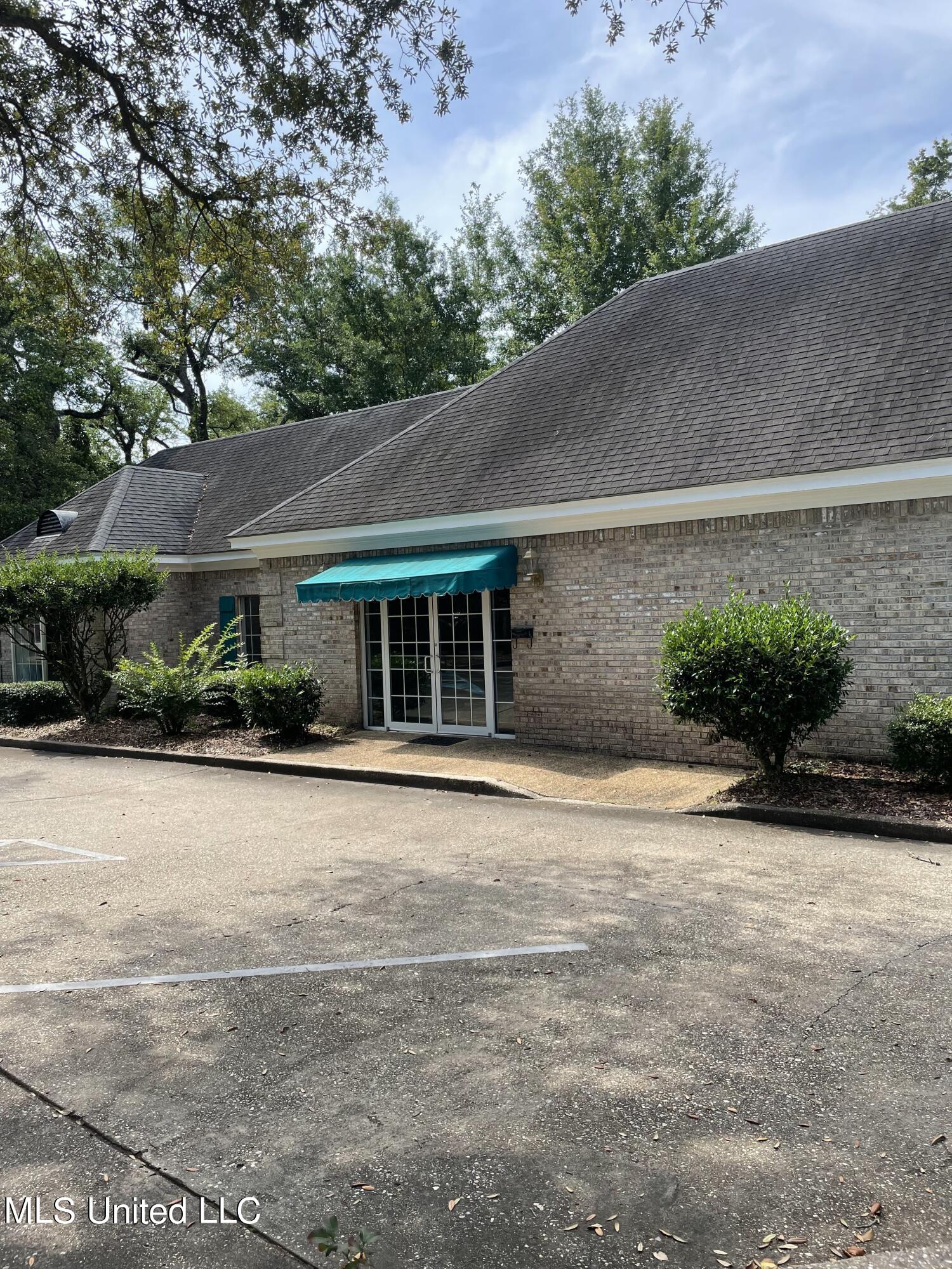 293 Debuys Rd, Gulfport, MS 39507