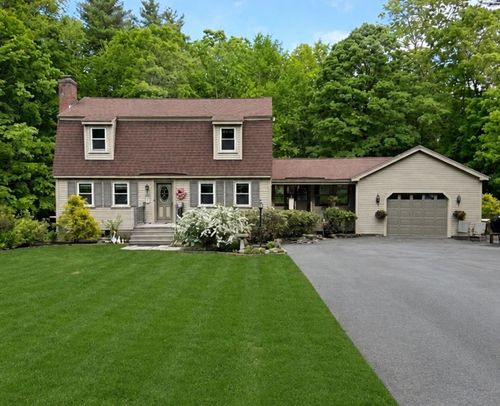 82 Wheeler St, Pepperell, MA, 01463-1031 | Card Image