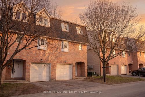 39 Lightfoot Place, Kanata, ON, K2L3M6 | Card Image