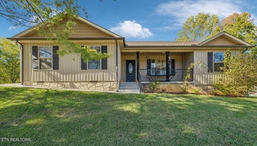 402 Cedar Cir, Clinton, TN, 37716-4600 | Card Image