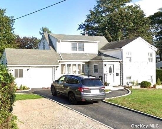 Peters Blvd, Bay Shore, NY 11706