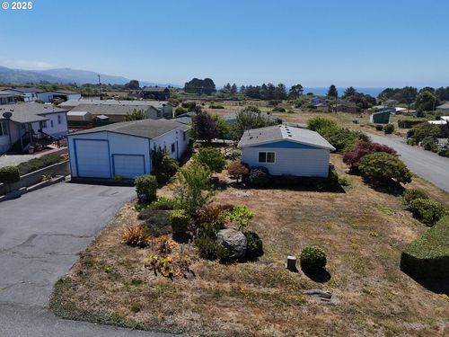 98620 Camellia Dr, Brookings, OR, 97415-9318 | Card Image