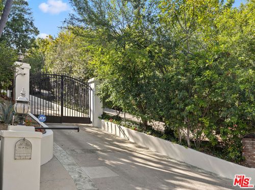 4807 Brewster Dr, Tarzana, CA, 91356 | Card Image