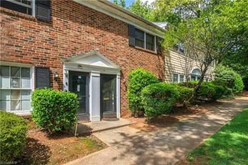 f-2811 Bleeker Sq, Winston-Salem, NC, 27106-5327 | Card Image