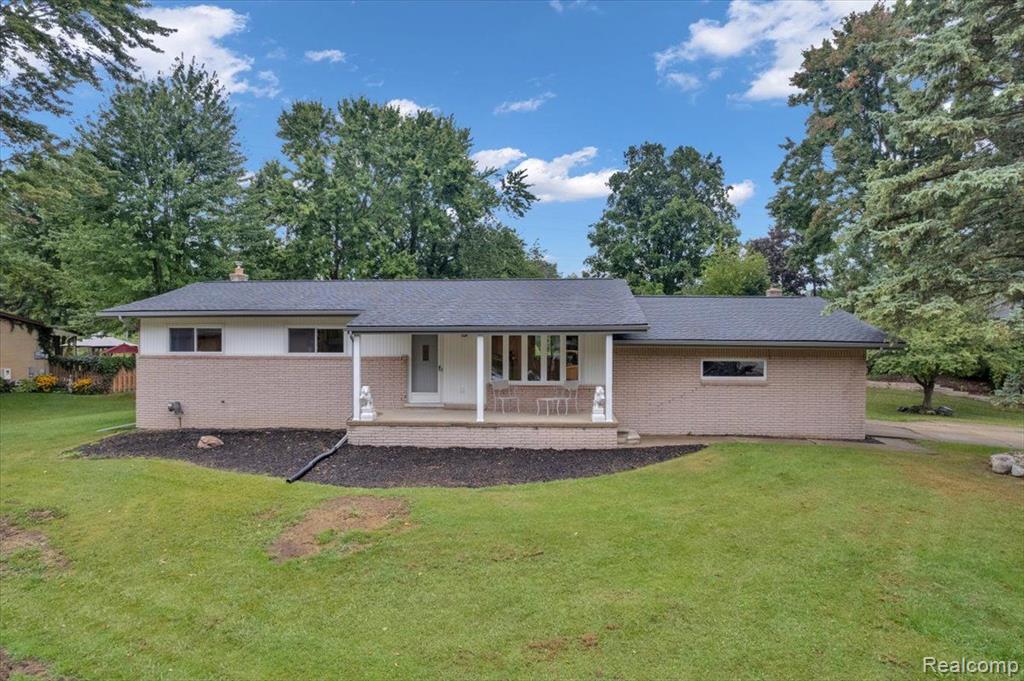 Heatherway Dr, Shelby Township, MI 48316
