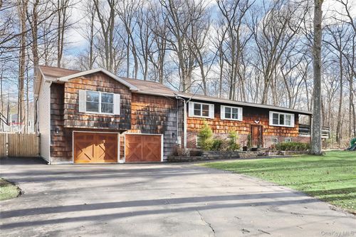 1 Forest Glen Ct, Suffern, NY, 10901-2101 | Card Image