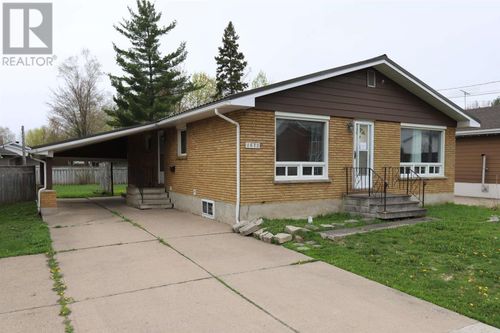 1673 Wellington St E, Sault Ste. Marie, ON, P6A2S1 | Card Image