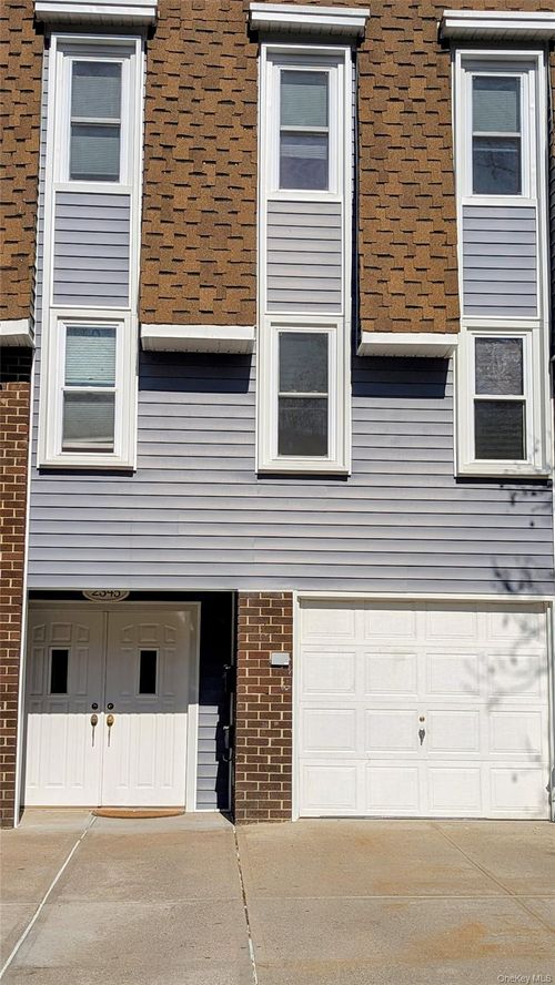 1-23-45 Corporal Kennedy St, Bayside, NY, 11360-1400 | Card Image