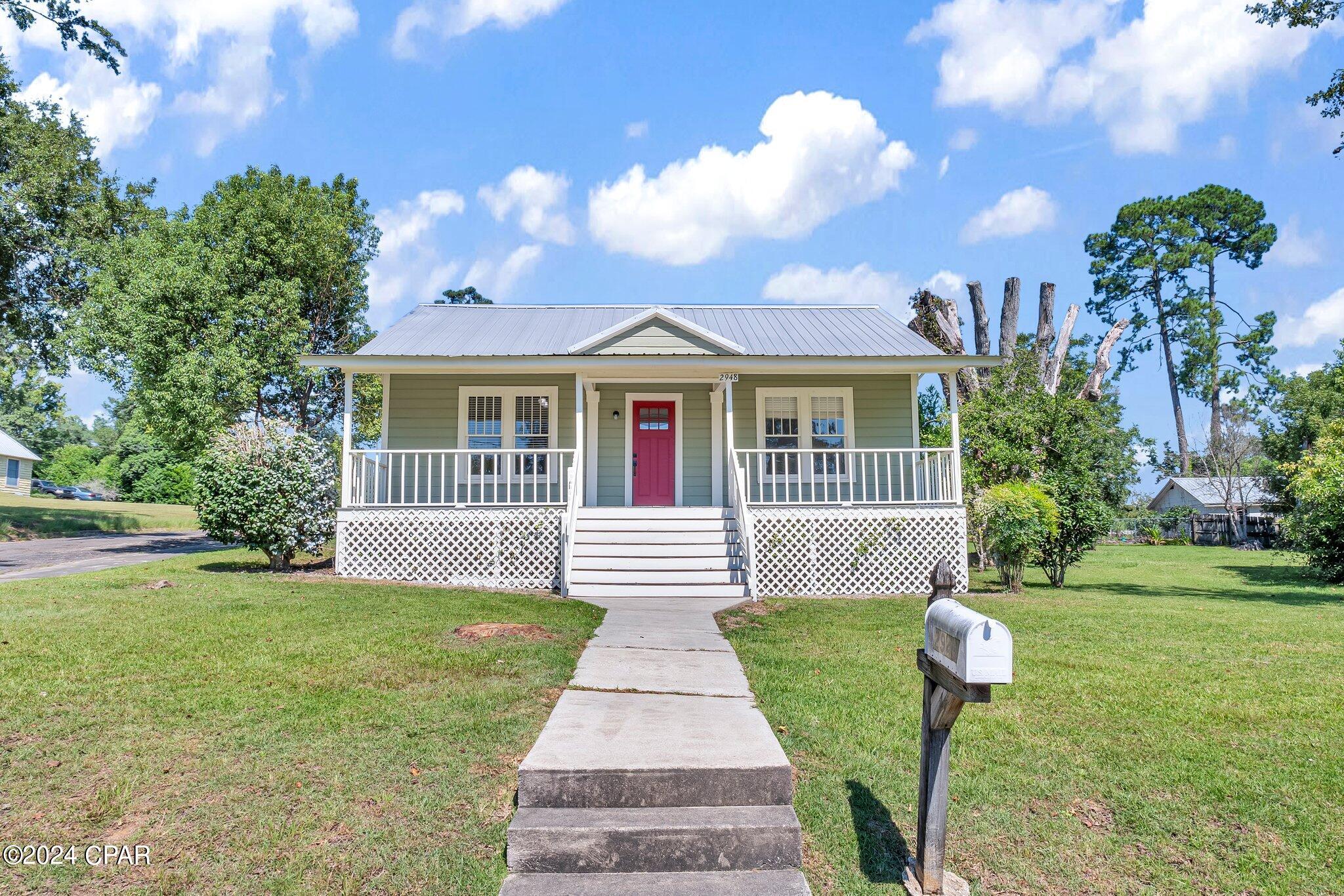Sylvia Dr, Marianna, FL 32446