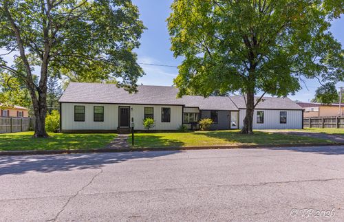1058 W 3rd St, West Plains, MO, 65775-2168 | Card Image