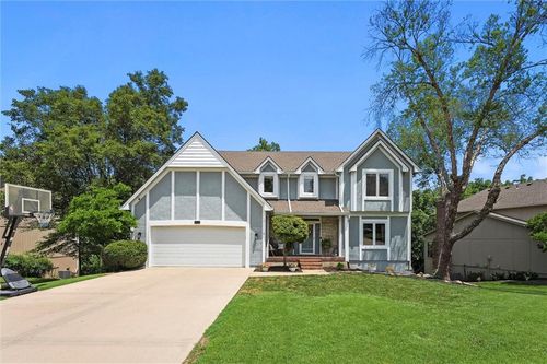921 Bent Tree Dr, Lee's Summit, MO, 64081-1836 | Card Image