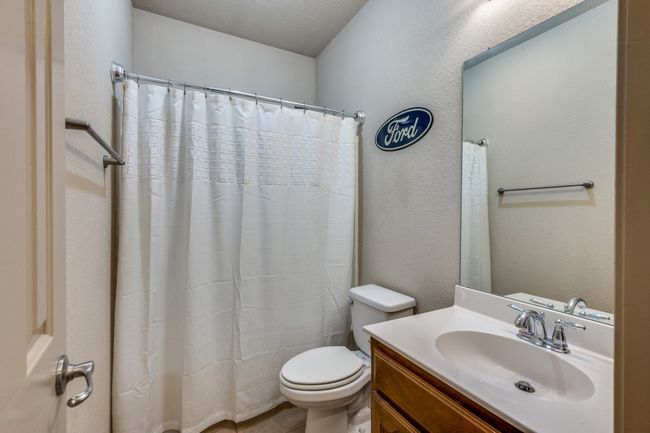 Hall bathroom for secondary bedrooms. | Image 21