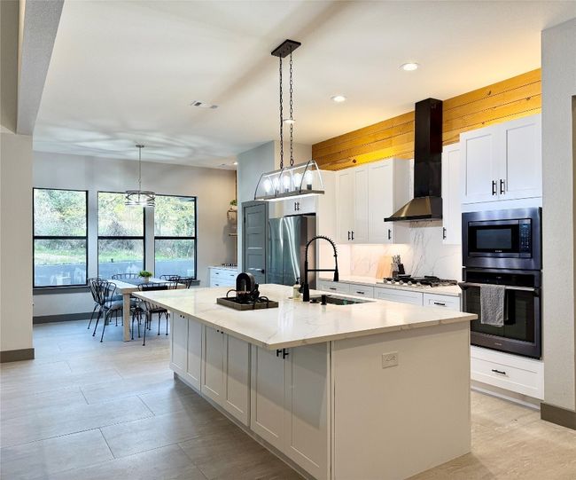 900 Daviot Dr, House other with 3 bedrooms, 2 bathrooms and null parking in Briarcliff TX | Image 7