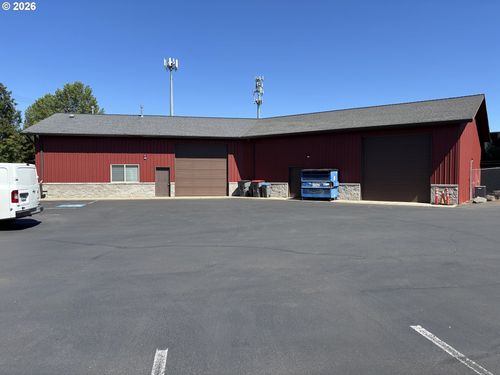 910 Ne 11th St, McMinnville, OR, 97128-3849 | Card Image