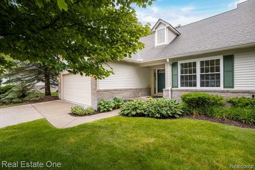328 Four Seasons Dr, Lake Orion, MI, 48360-2649 | Card Image