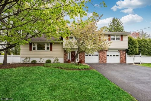 485 Eisenhower Ct, Wyckoff, NJ, 07481-2205 | Card Image