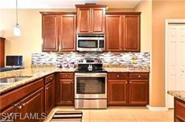3747 Tilbor Cir, Townhouse with 3 bedrooms, 3 bathrooms and 2 parking in FORT MYERS FL | Image 5