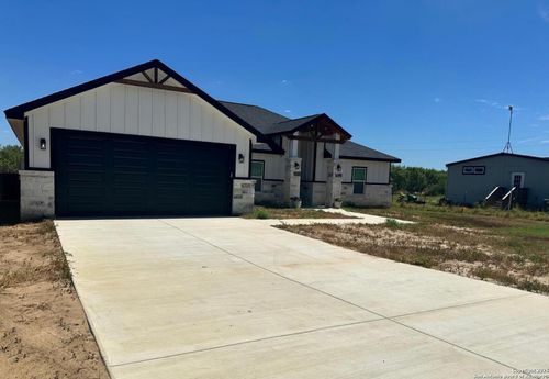 48 Grey Fox, Poteet, TX, 78065-3986 | Card Image