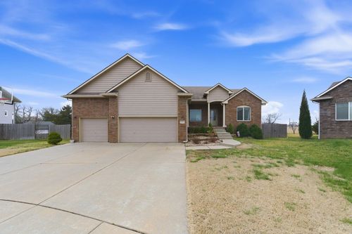 2801 N Emerson Cir., Derby, KS, 67037 | Card Image