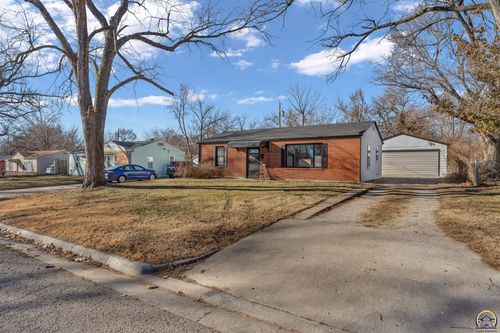 2205 Sw Winterwood Ln, Topeka, KS, 66614-1335 | Card Image