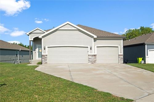 707 Samantha Ln, Belton, MO, 64012-2341 | Card Image