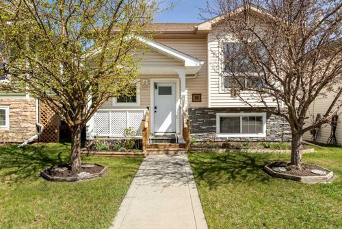 10 Hawthorne Way, Penhold, AB, T0M1R0 | Card Image