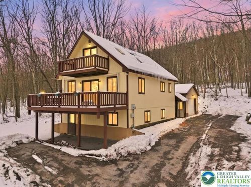 704 Rainbow Ter, Effort, PA, 18330-7744 | Card Image