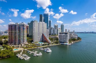 101102 - 1581 Brickell Ave, Condo with 4 bedrooms, 5 bathrooms and null parking in Miami FL | Image 3