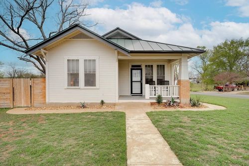 202 S Cherry St, Fredericksburg, TX, 78624 | Card Image