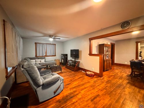 329 Nw Waite St, Topeka, KS, 66606-2412 | Card Image