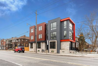 218 Jane St, Home with 5 bedrooms, 4 bathrooms and 2 parking in Toronto ON | Image 1