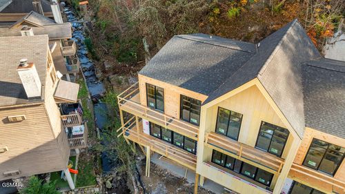 1-215 Circle Dr, GATLINBURG, TN, 37738-3418 | Card Image