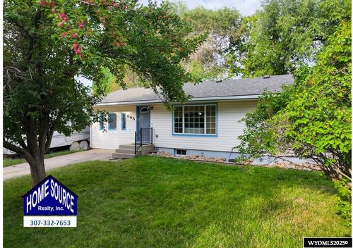 665 N 9th St, Lander, WY, 82520-2014 | Card Image