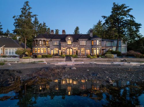 10493 Allbay Rd, Sidney, BC, V8L2P2 | Card Image