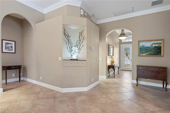 16144 Parque Ln, House other with 3 bedrooms, 2 bathrooms and 2 parking in NAPLES FL | Image 8