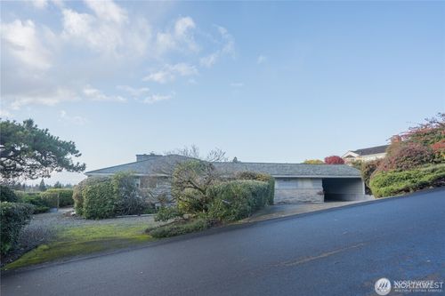 909 95th Ave Ne, Bellevue, WA, 98004-4019 | Card Image