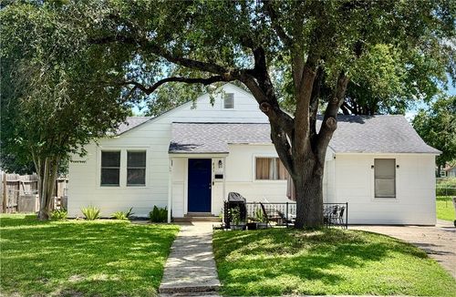 831 Alice Ave, Kingsville, TX, 78363-4262 | Card Image