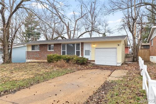 10229 Edgefield Dr, Saint Louis, MO, 63136-5621 | Card Image