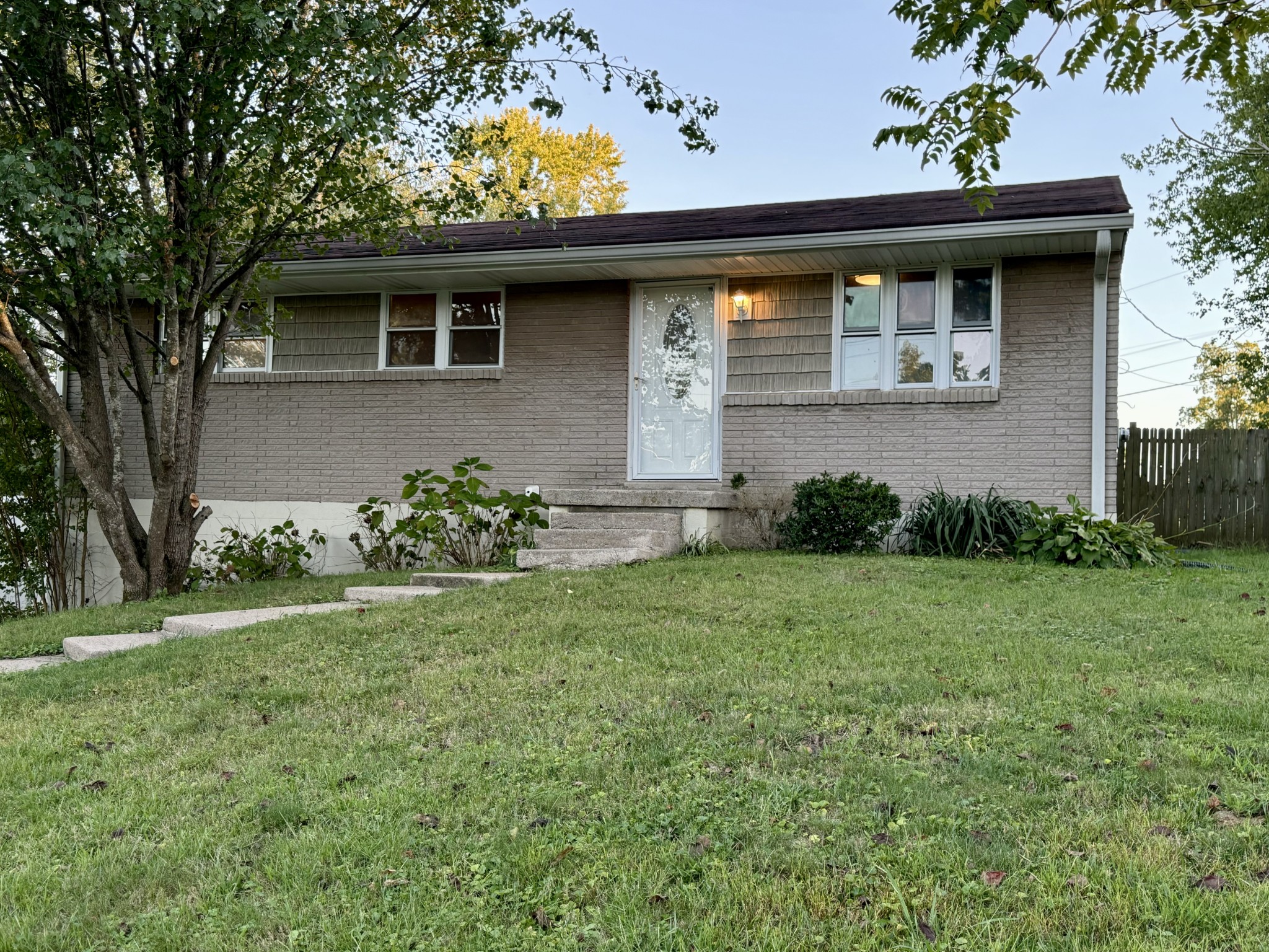 Delia Dr, Clarksville, TN 37042
