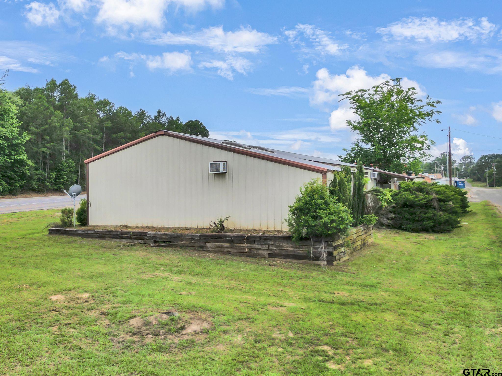 Commercial Sale in Hawkins 4