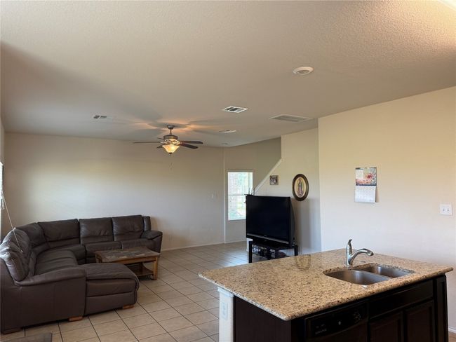 37E - 352 Circle Way, House other with 3 bedrooms, 3 bathrooms and 2 parking in Jarrell TX | Image 6