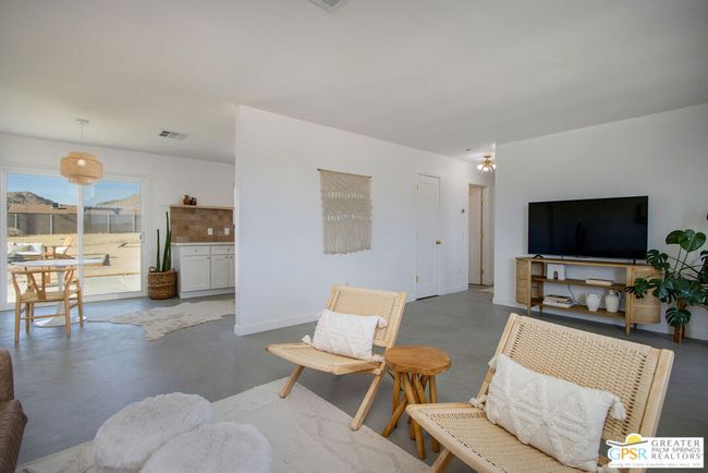 4742 Avenida La Flora Desierta, House other with 2 bedrooms, 1 bathrooms and 3 parking in Joshua Tree CA | Image 6