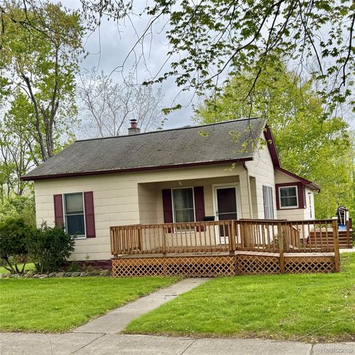 301 S Main St, Vassar, MI, 48768-1606 | Card Image
