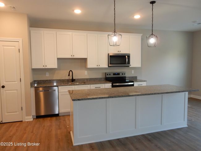 195 Bullitt Creek Dr, Condo with 2 bedrooms, 2 bathrooms and null parking in Shepherdsville KY | Image 6
