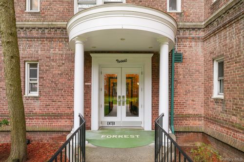 5b-forrest-90 Bryant Ave, White Plains, NY, 10605-1952 | Card Image