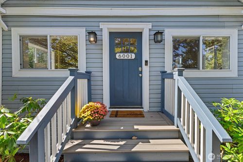 6001 38th Avenue Sw, Seattle, WA, 98126 | Card Image